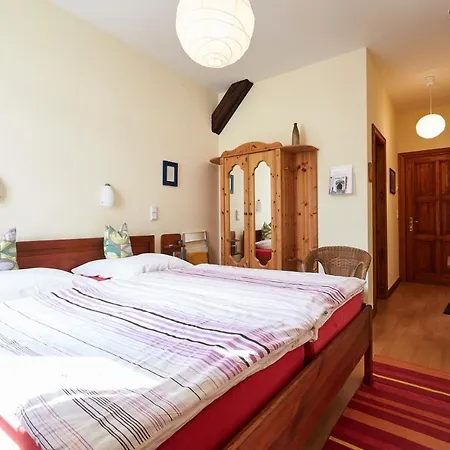 Zum Gruenen Tor - Ganzheitliche Guest house *